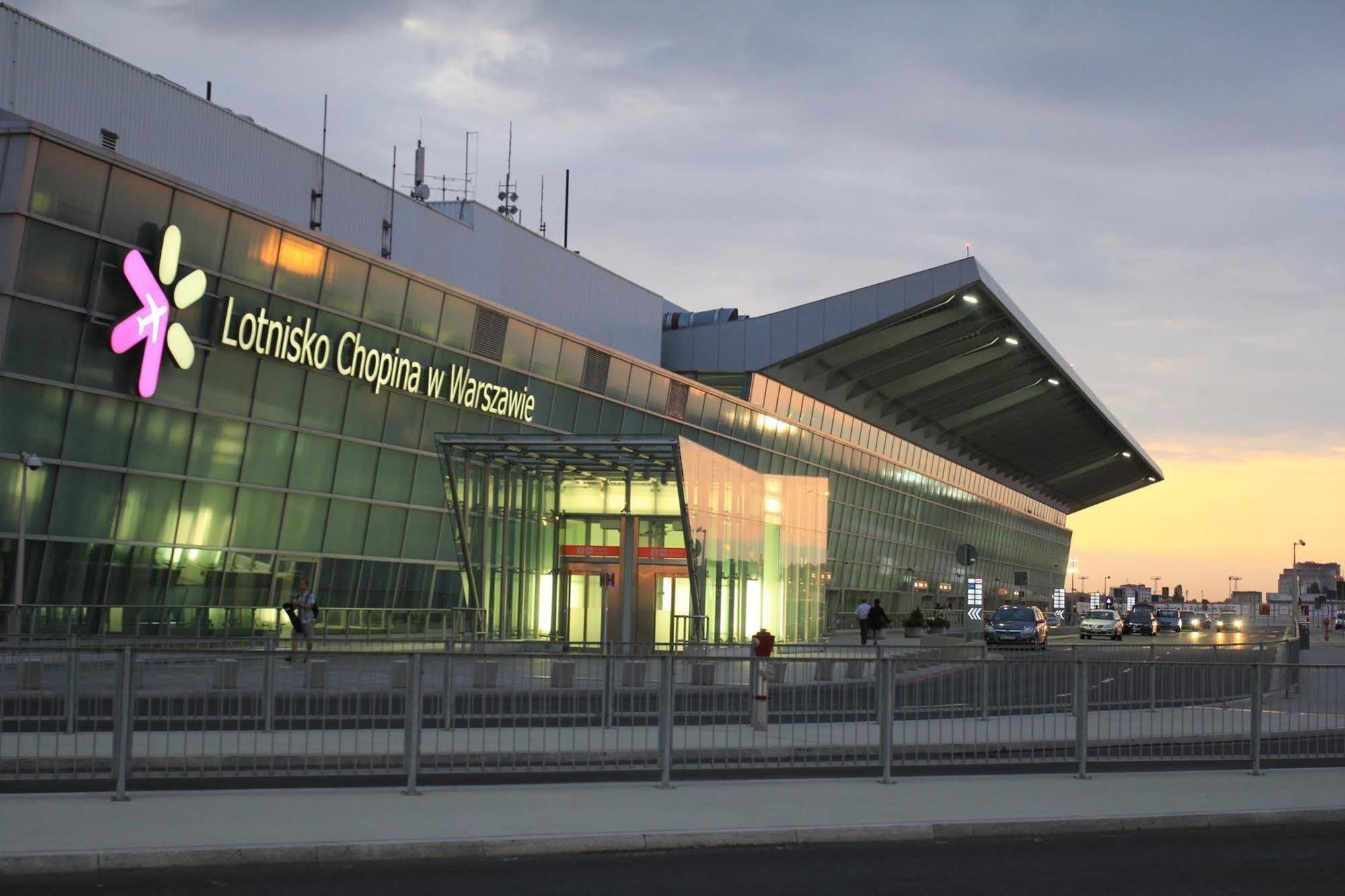 Wood Airport *