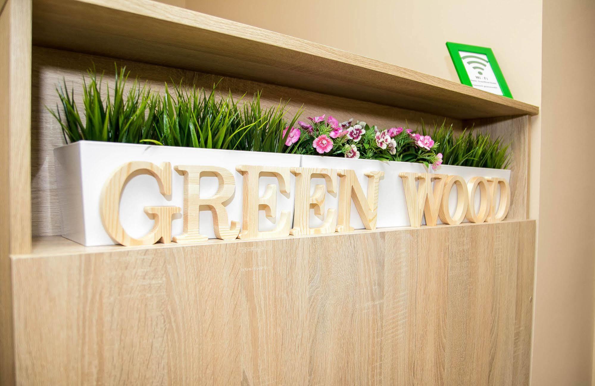 Wood Airport Hostel *