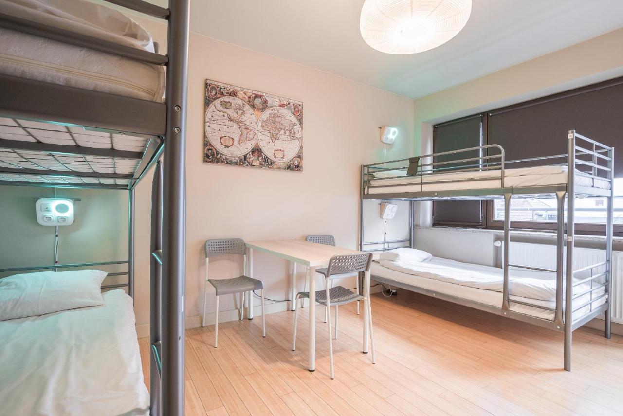 Hostel Wood Airport *