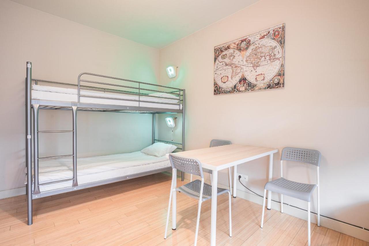 Wood Airport Hostel Warszawa